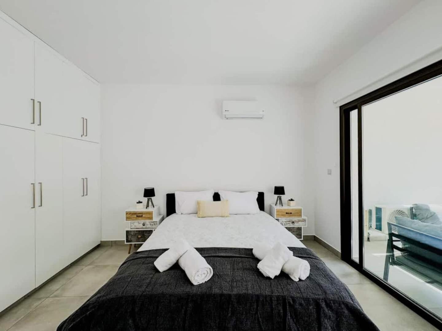 Queens Gardens Paradise Vip, Pool, Mall, Sea Paphos Exterior foto